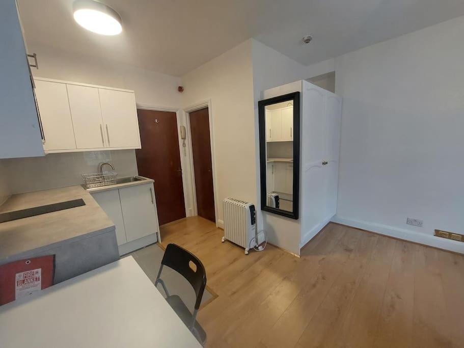 Newly Refurbished Studio London Eksteriør bilde